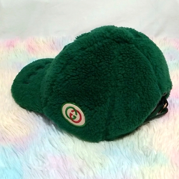 Gucci MLB New York Yankees Collaboration Logo Shearling Hat Un… - Picture 4 of 16